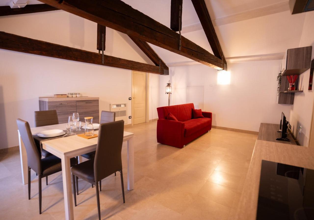 Mansarda Shakespeare - Car Parking Apartment แฟร์รารา ภายนอก รูปภาพ